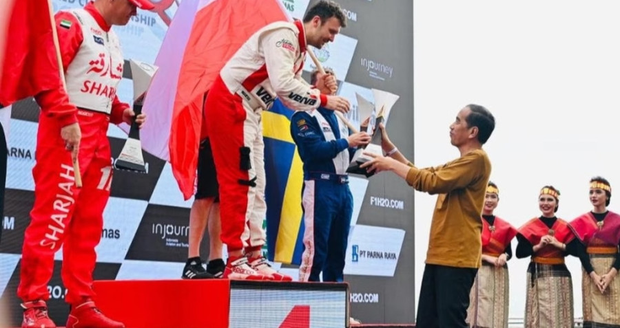 Pembalap Asal Polandia Kuasai F1Powerboat Danau Toba, Jokowi: Pemda Lain Harus Buat Event Serupa