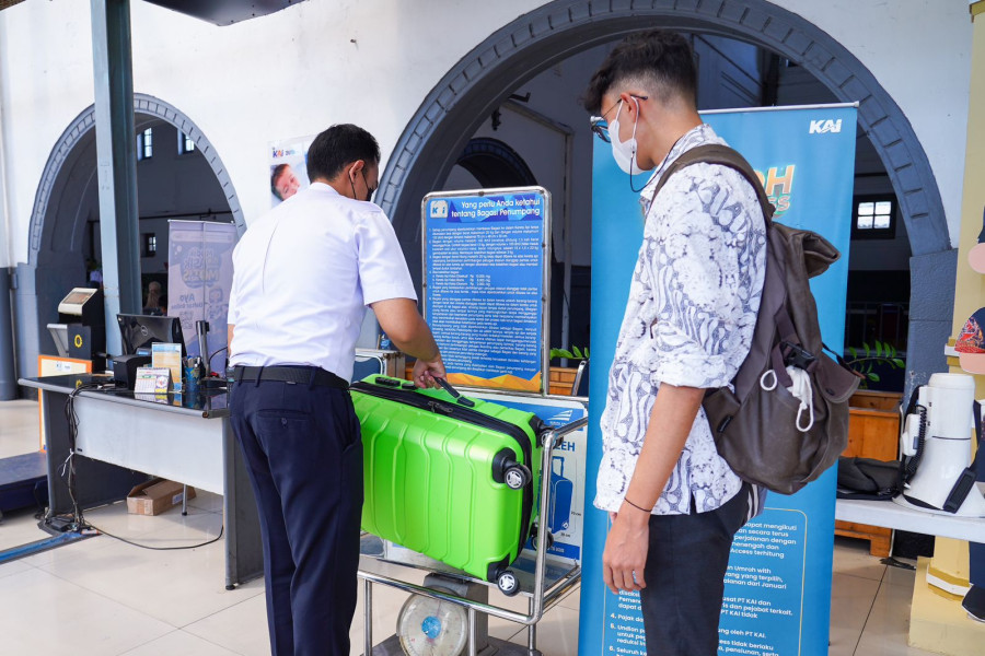 Peringatan ...!! Berat Barang Bawaan Yang Boleh Dibawa Penumpang KA Maksimum ......