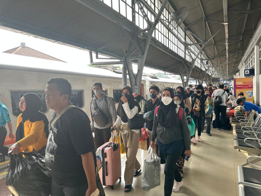 16 KAJJ Berhenti di Stasiun Keberangkatan Gambir
