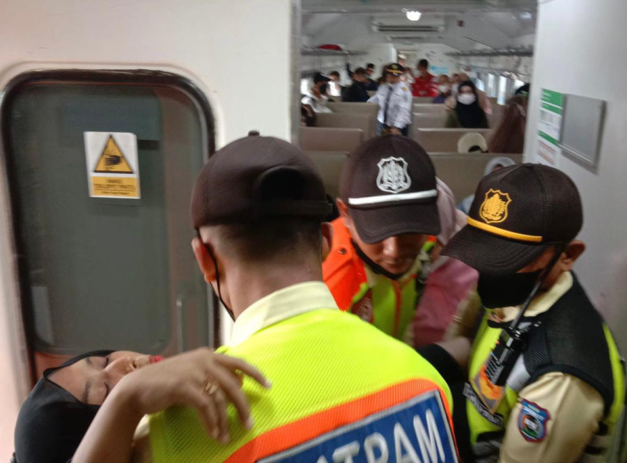 Penumpang Hamil Tua Itu Akhirnya Melahirkan di Kereta KA Walahar