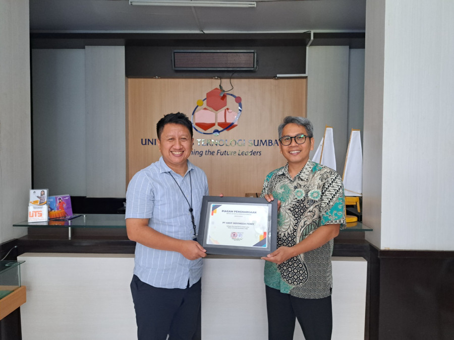 ASDP Indonesia Ferry Berikan Beasiswa Kepada Pelajar Berprestasi