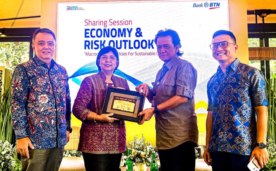 Sharing Session Econommy & Risk  Outlock