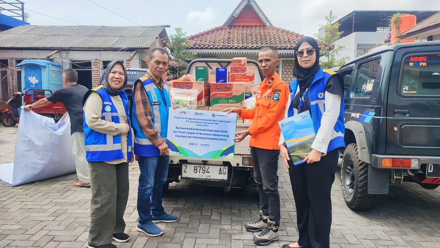 Jasa Marga Salurkan Bantuan Korban Tanah Longsor di Garut