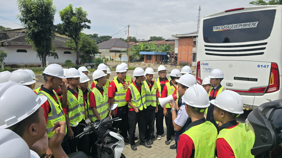 Hindari Kecelakaan Lalu Lintas, Memahami Blind Spot Kepada Pelajar