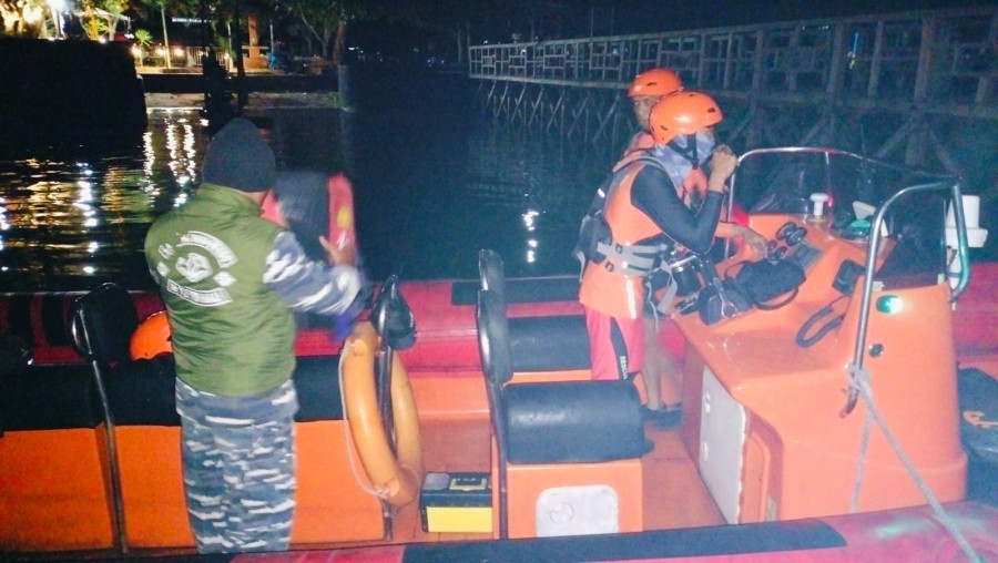 TNI Kerahkan Atmadanya Evakuasi Korban Kapal Tenggelam di Selat Bali