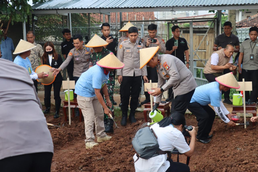 Polda Metro Jaya Pelopori Penanaman Jagung Serentak