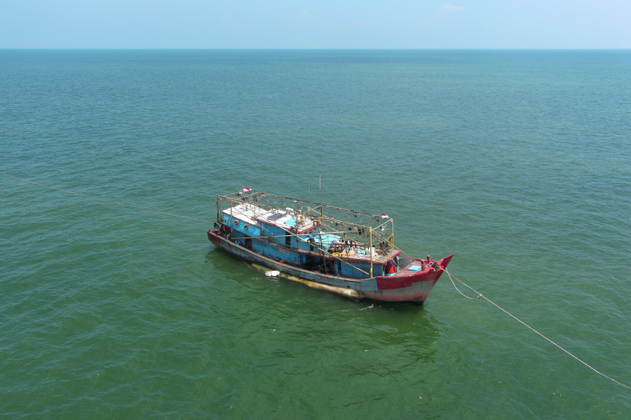 Bakamla RI Bantu Evakuasi KM Aneka Jaya Terbalik di Perairan Pulau Cucu Petong