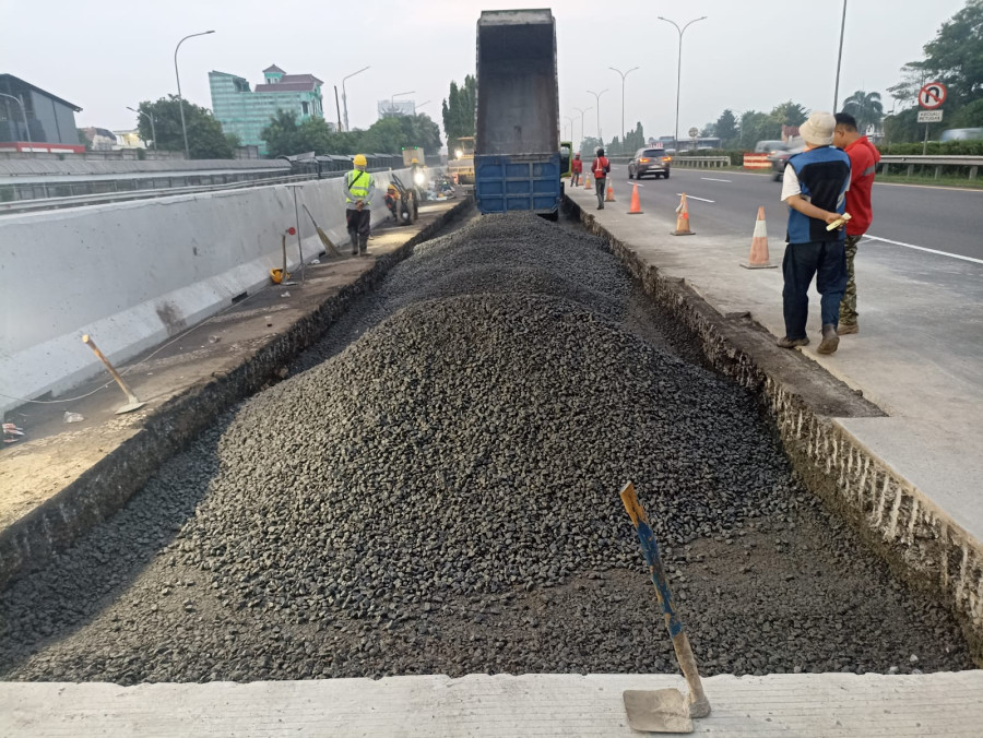 Jasa Marga Lanjutkan Perbaikan Jalan Tol Jagorawi di Dua Arah