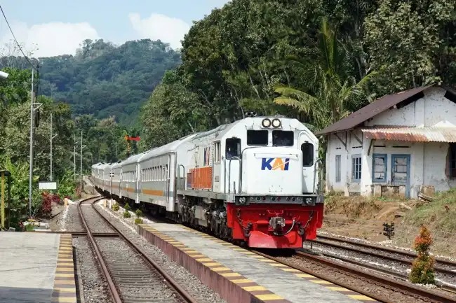 Berpetualang Dengan KA Blambangan Ekspres : Pasar Senen - Ketapang - Banyuwangi Jarak Tempuh 1.031 KM