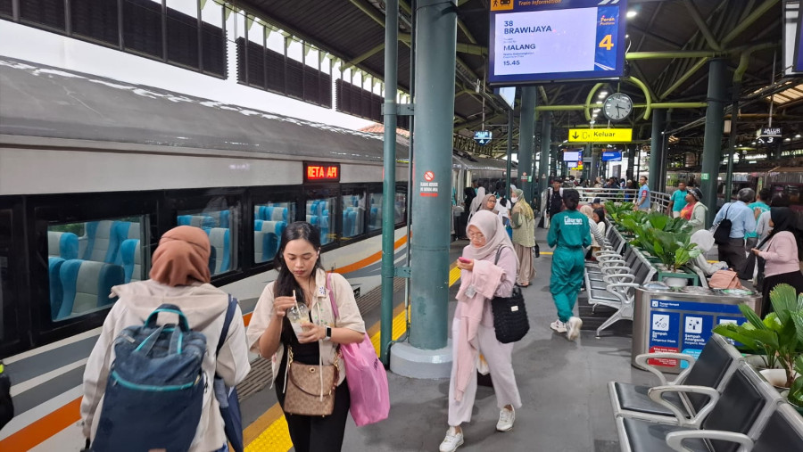Stasiun Gambir dan Pasar Senen Mulai Dipadati Penumpang, KAI Proyeksikan  153.176 Penumpang