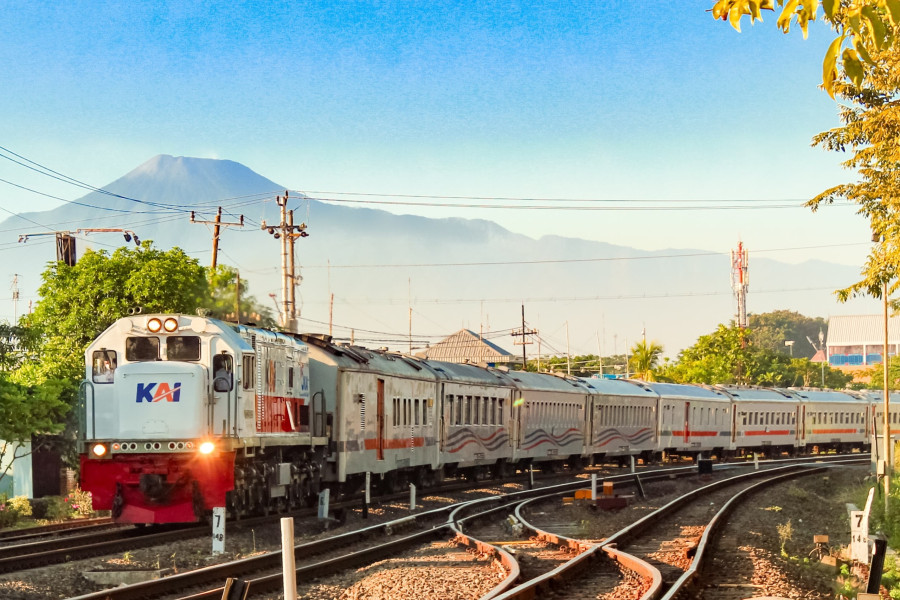 Dampak Banjir, Hari Ini Sejumlah Kereta Mulai Melewati  Jalur Pekalongan Secara Terbatas 