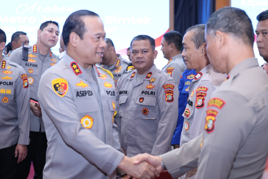 Para Personil Polri Mengikuti  Bimbungan Teknis Komunikasi