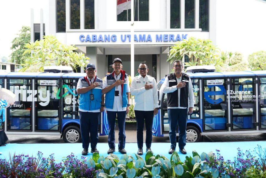 ASDP Serahkan 750 Life Jacket fan Pengoperasian Shuttle Bus Listrik di Kwasan Pelabuhan