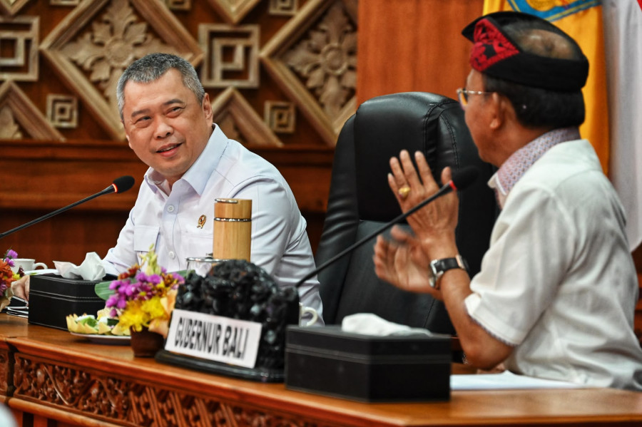 Menhub Dudy  Tinjau  Pelabuhan Celukan Bawang, Antisipasi Kepadatan Gilimanuk