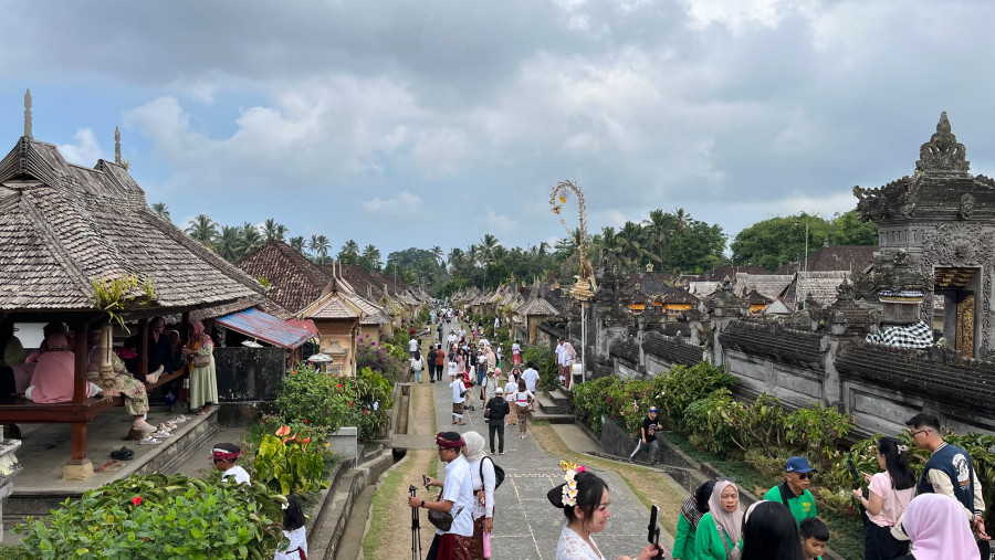 Cukup Lima Ribu, Wisatawan  Dapat Berkunjung Dari Denpasar ke Desa Wisata Penglipuran Dengan Bus DAMRI