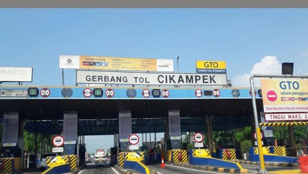 Angkutan Barang Sumbu Tiga Ke Atas Dilarang Lewat Tol Jakarta-Cikampek