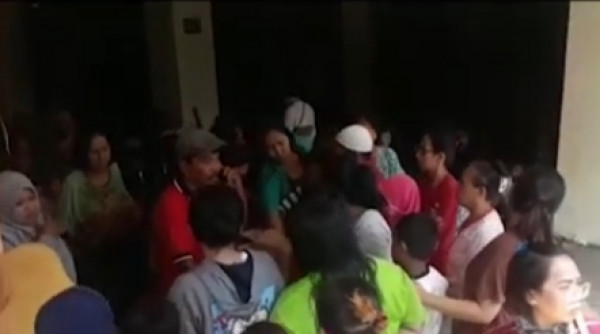 RIBUAN PENGUNGSI  BANJIR  MEMBUTUHKAN BANTUAN.