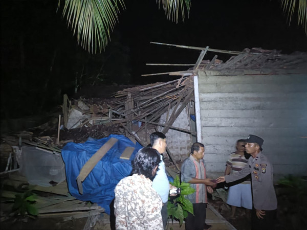 Sejumlah Rumah Warga di Tanggamus Lampung Rusak Parah Usai Diguncangan Gempa