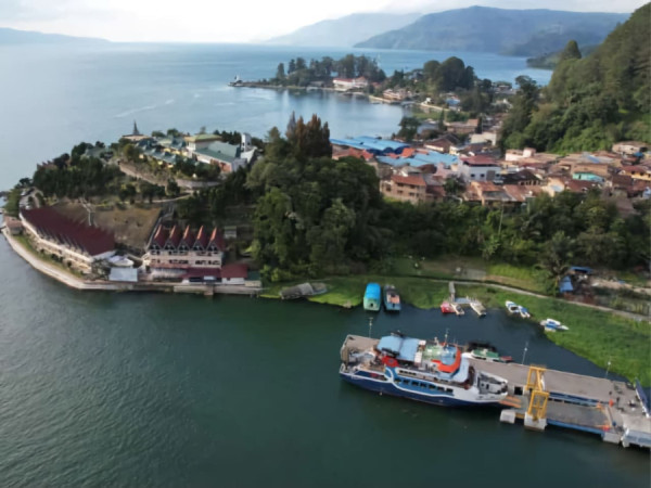 Lintas Penyeberangan Ajibata - Ambarita  Didominasi Kendaraan Roda Empat