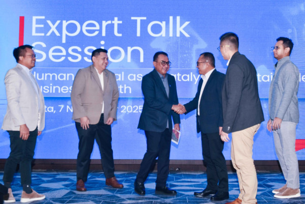 Expert Talk Session :SDM Menjadi Penentu Pertumbuhan Bisnis Berkelanjutan