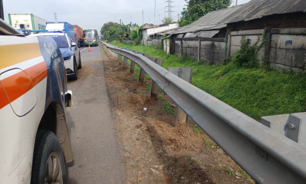 Kecelakaan di KM 58 A Ruas Jalan Tol Jakarta-Cikampek, Petugas Lakukan Aksi Cepat Evakuasi