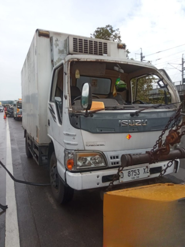 Kecelakaan Beruntun  di KM 111 Ruas Tol Cipularang Libatkan Sembilan Kendaraan