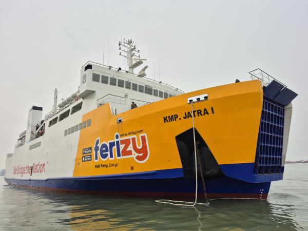 KMP Jatra I Angkut 44 Ton Bantuan Kemanusiaan,  Relawan dan Puluhan Alat Berat ke Sumatera 