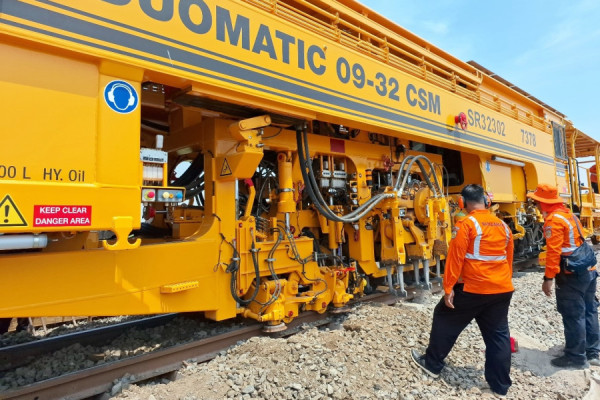 Hadapi Curah Hujan Ekstrem, KAI Siagakan  Alat Berat dan Matrial Silokasi Rawan 