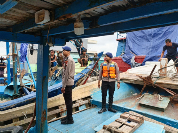 Puluhan Kapal Ikan di Pelabuhan Muara Angke  Mulai Direlokasi Polairud