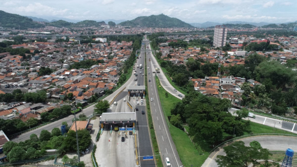 Volume Lalin  Menuju Bandara Soekarni-Hatta dan Merak Meningkat Jawa Barat Masih Normal