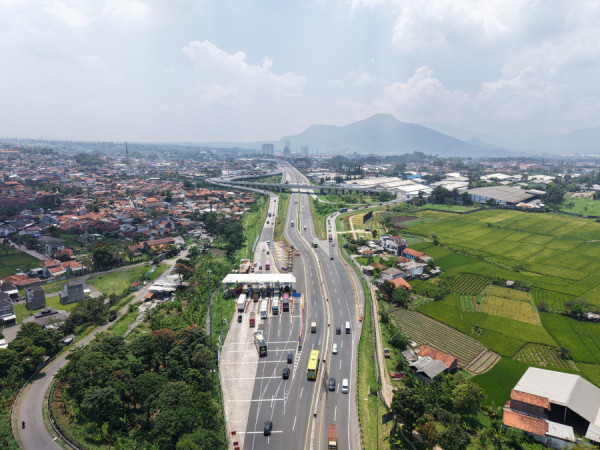 Puncak Arus Mudik, Volume Lalin Didominasi Kendaraan Menuju GT Cileunyi dan GT Ciawi
