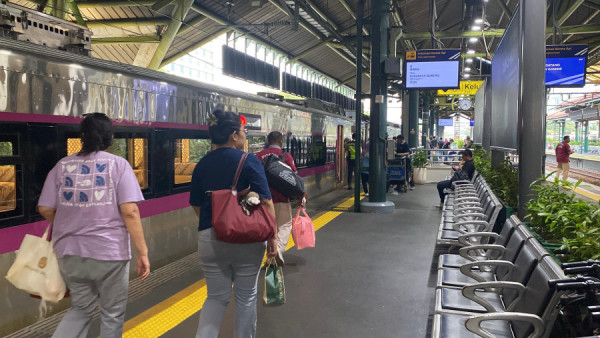 Update Longsori Jalur KA Wilayah Bandung Barat,  Enam Perjalanan KA  Dibatalkan dan Dialihkan