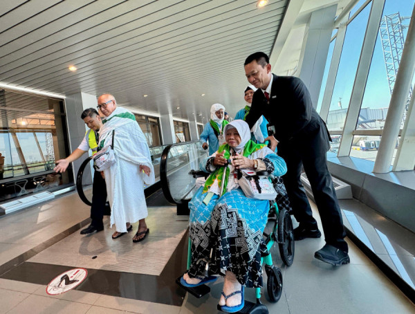 GM Bandara Juanda Surabaya Lepas Fase Keberangkatan Gelombang Dua Jemaah Calon Haji