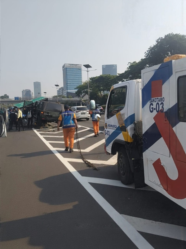 Kecelakaan Tunggal di KM 09+600  Ruas Tol Dalam Kota