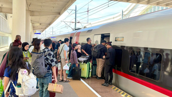 Volume Penumpang Whoosh  Terdongkrak 26,5 Persen Selama Libur Sekolah