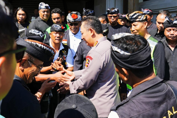 Perkuat Kemitraan Jaga Bali Kapolri Serap Aspirasi Pecalang dan Ojol