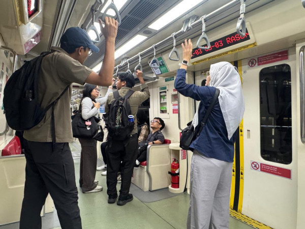 Menhub Dudy Ajak Masyarakat Manfaatkan Tarif Khusus Transportasi Umum Sebesar 17 Persen