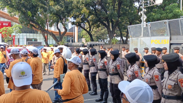 Para Petani Tebu  Lakukan Unjuk Rasa di Dilang Monas, Protes Terkait Kebijakan Pergulaan
