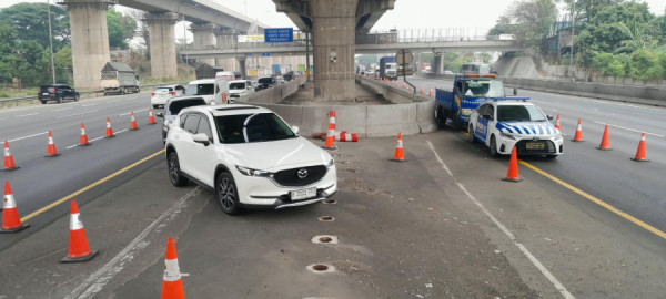 Urai Kepadatan Lalu Lintas, JTT Berlakukan Contraflow di KM 21 - KM 23 Arah Cikampek