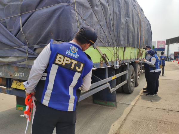 Bebas Truk ODOL :  Truk Angkutan Barang Yang Tidak Standar Keselamatan Akan Diblokir
