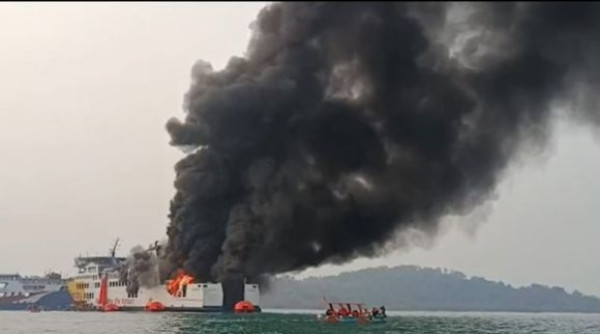 Kapal Ferry Terbakar di Perairan Merak, ASDP Indonesia Ferry : Penumpang dan ABK Berhasil Dievakuasi