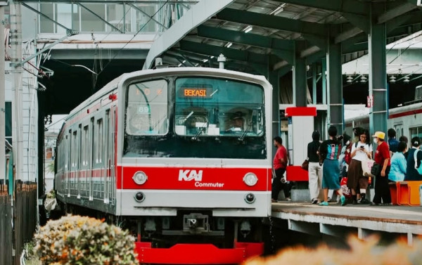 Dirjen Perkeretaapian Buka Suara Soal 100 Trainshet KRL Tua Diatas 30 Tahun Yang Masih Beroperasi
