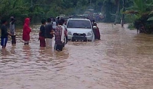PLN Perbaiki Jaringan di Kawasan Banjir Limapuluh Kota