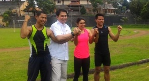 Puji Tekad Maria Londa, Azis Syamsudin Janjikan Bonus