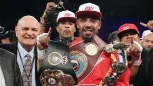 Ward Memburu Juara Dunia Kelas Berat