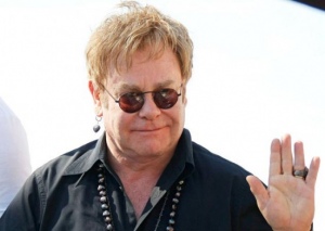 Sir Elton John Batalkan Tur Musiknya Karena Idap Penyakit Aneh