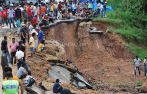 Korban Longsor  Kawasan Limapuluh Kota Terus Bertambah
