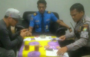 Penyanyi Rapp Iwa K Ditahan Petugas Avsec Bandara Soetta
