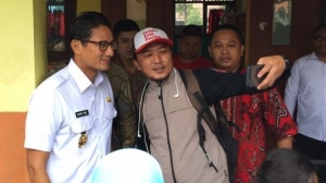 Anies-Sandi Disambut Hangat Pelajar SDN 07 Pagi Cawang Dan Warga