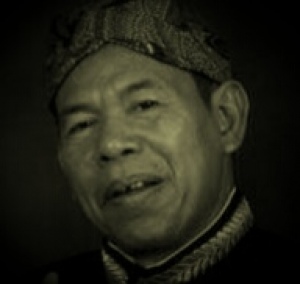 Menonton Perseteruan  